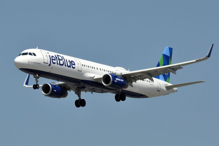 JetBlue Airways Airbus A321 231WL N945JT LAX e1708122947510