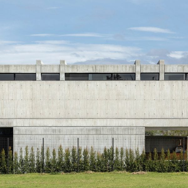 binocular house ecuador gabriel rivera arquitectos dezeen 2364 col 1