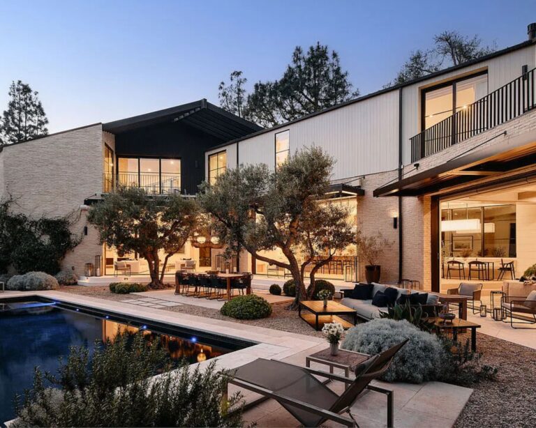 Tucked behind a gated driveway in Beverly Hills Will Arnetts home has hit the market. Image Zillow