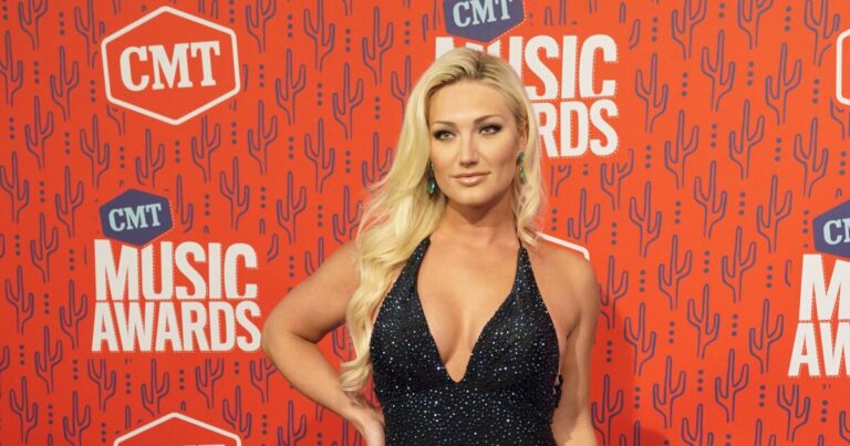 urlhttps3A2F2Fcalifornia times brightspot.s3.amazonaws.com2F1a2F372F2062fa7441bfa32bc169a482d6412F2019 cmt music awards arrivals 69832